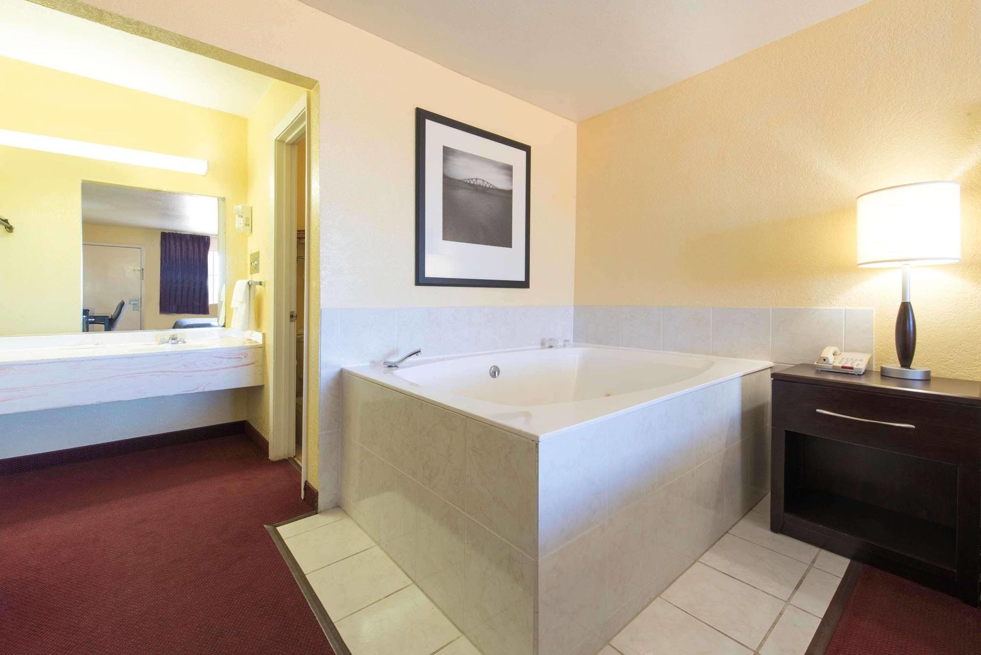 Days Inn By Wyndham Eastland Εξωτερικό φωτογραφία